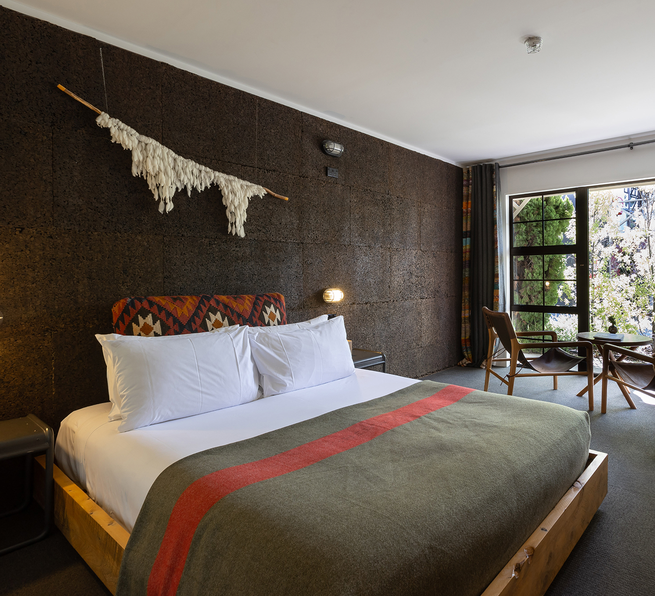 Standard king room with mountain view